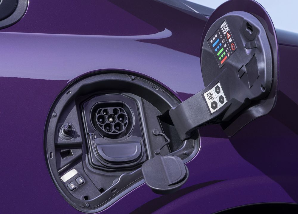 Nissan Pixo ช่องชาร์จ