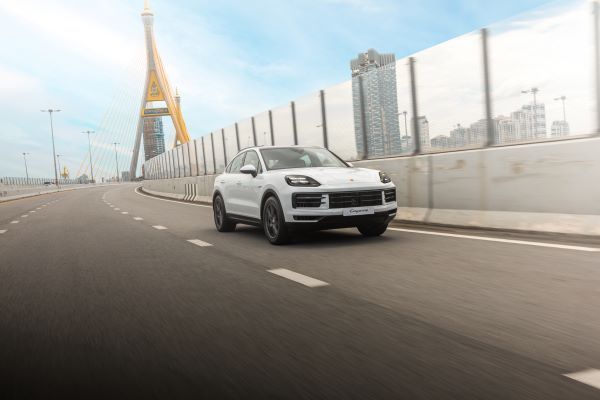 Porsche Cayenne S E-Hybrid Coupe 2024 ด้านข้าง