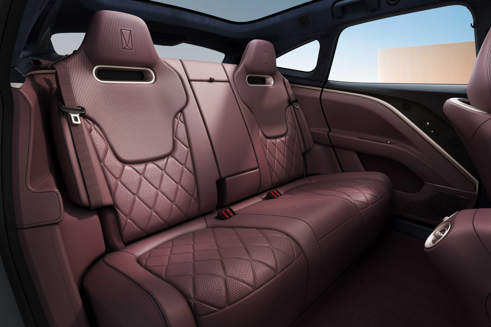 AVATR 11 Interior