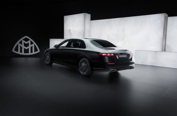Mercedes-Maybach S 580 e Night Series ด้านท้าย