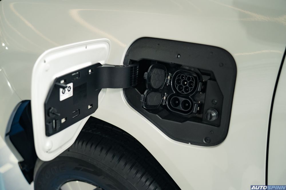 TOYOTA HILUX TRAVO-e