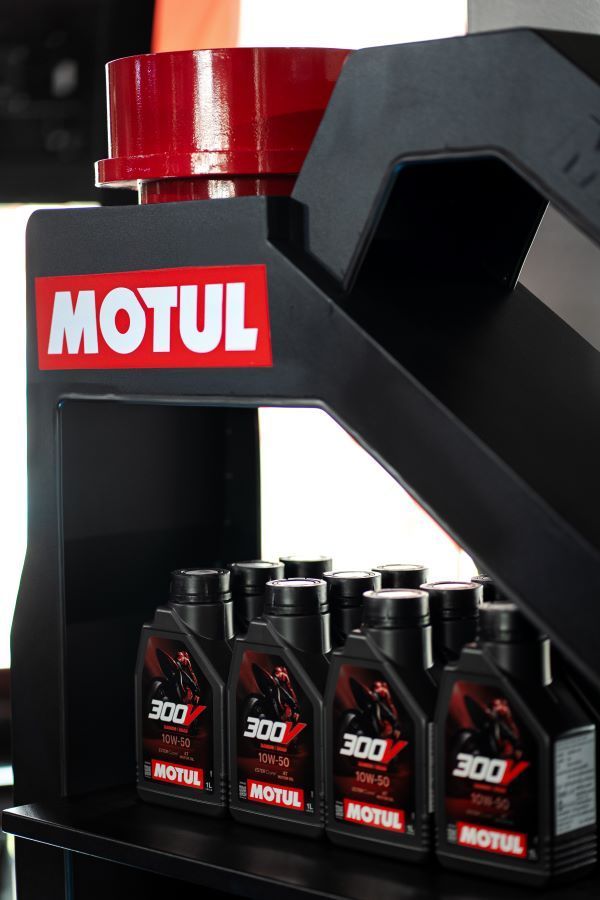 MOTUL 300V 2024 1