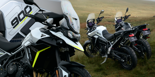 Tiger 900 GT Pro สี Sapphire Black สี Snowdonia White 2025-2026