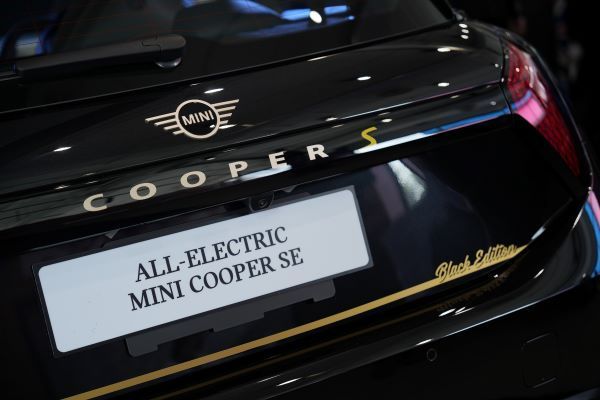 MINI Black Edition E-Challenge รุ่นพิเศษเฉพาะ มินิ มิลเลนเนียม ออโต้  3