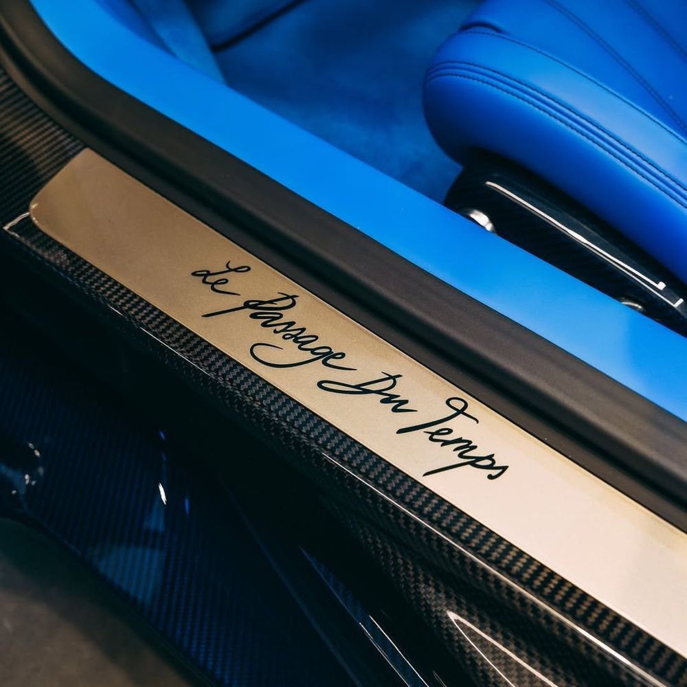 Bugatti Chiron Super Sport Le Passage du Temps Logo
