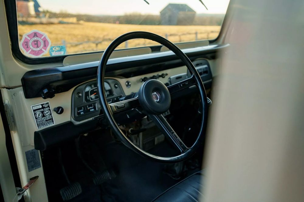Toyota Land Cruiser FJ40 ภายในห้องโดยสาร