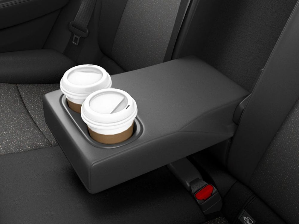 Toyota Aqua GR Sport พนักพิงและที่วางแก้ว 2 ตำแหน่งด้านหลัง