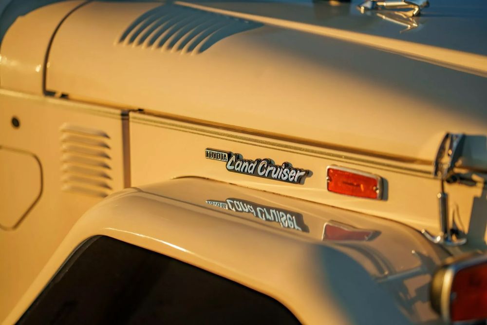 Toyota Land Cruiser FJ40 Logo