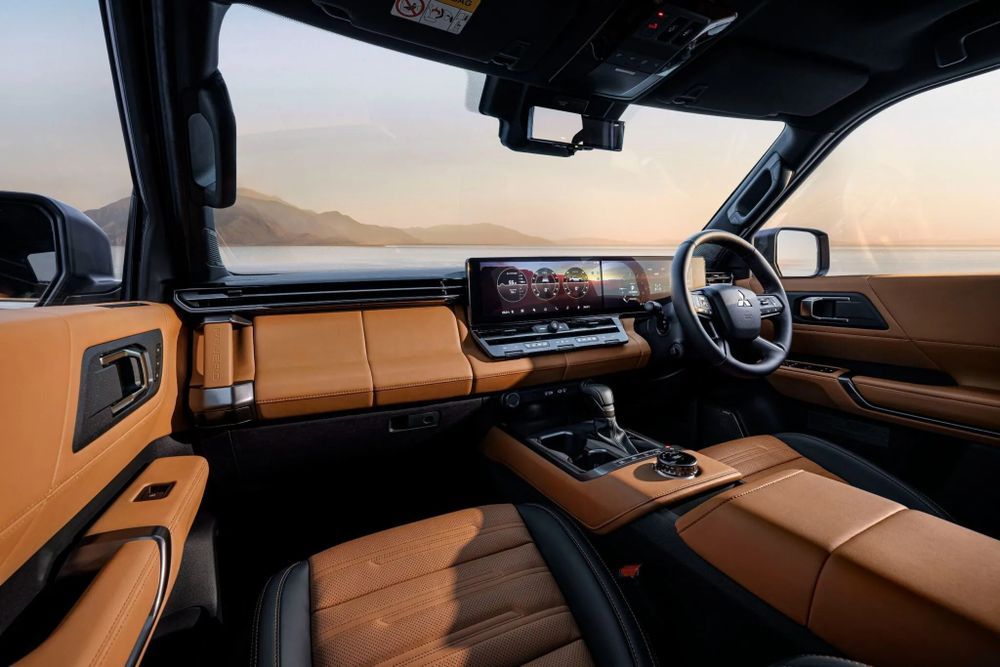 New Mitsubishi Pajero ภายในห้องโดยสาร