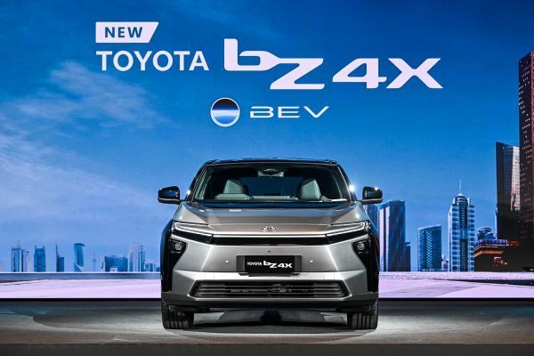 Toyota bZ4X 2025 ด้านหน้า