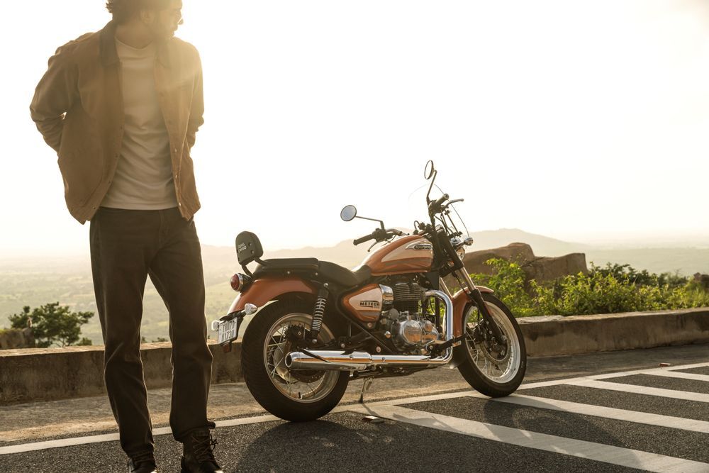 Meteor 350 Sundowner Orange Special Edition (1)