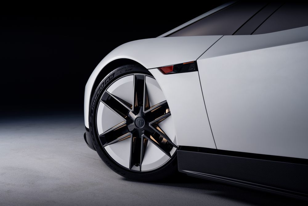 Tesla Roadster 2026