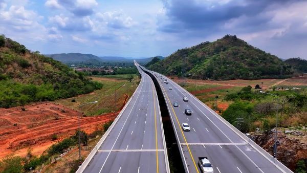 ทางหลวงเปิดวิ่งฟรี M6 ช่วงบางปะอิน – ปากช่อง ระหว่างวันที่ 26 ธ.ค. 68 - 5 ม.ค. 69 2