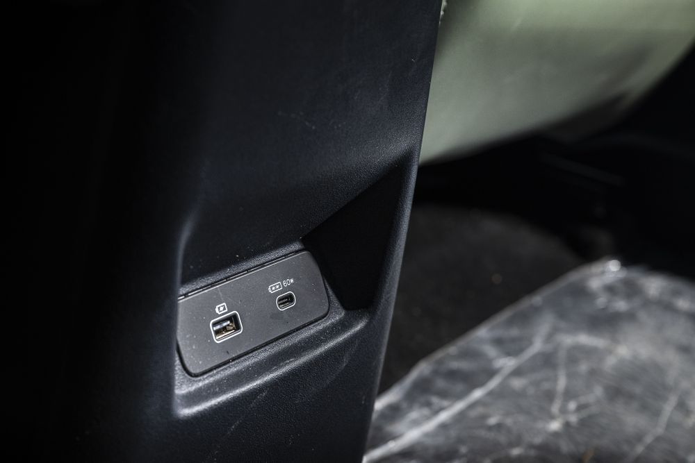 JAECOO 6 EV Rear USB port