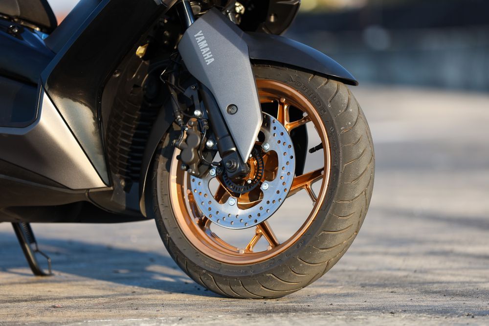 Yamaha XMAX Tech MAX 2026 โช๊คหน้า