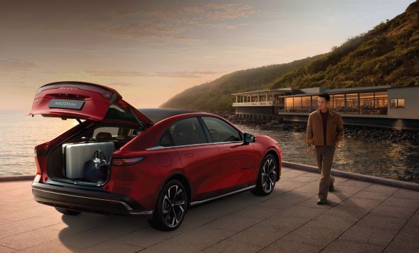 MAZDA6e 2026 รถยนต์ไฟฟ้า ด้านท้าย เปิดท้าย
