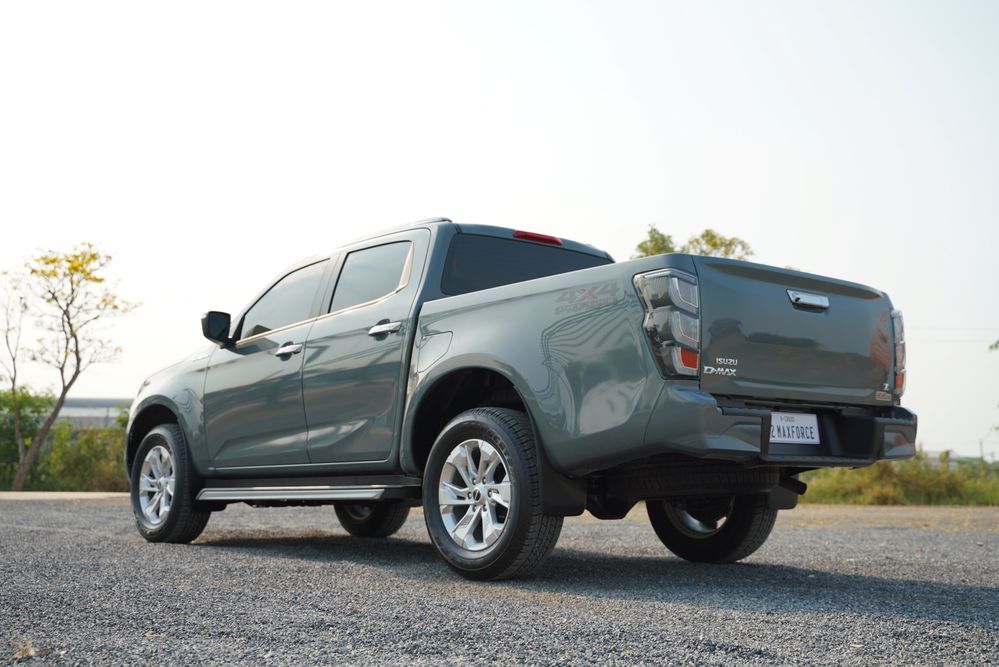 ISUZU V-CROSS 4X4 เครื่องยนต์ 2.2 Ddi MAXFORCE ด้านท้าย