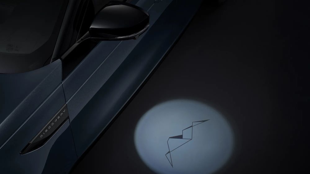 Land Rover Discovery Landmark Edition - Puddle Lights กราฟิกลายภูเขา