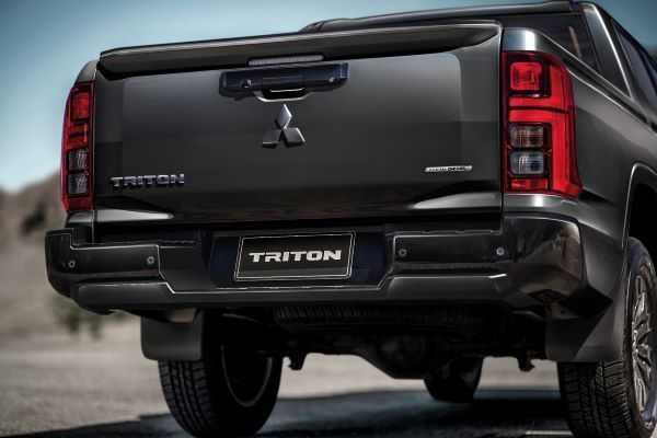 Mitsubishi Triton Double Cab 2025 ตัวเตี้ย-ยกสูง รุ่นใหม่ ท้ายรถ