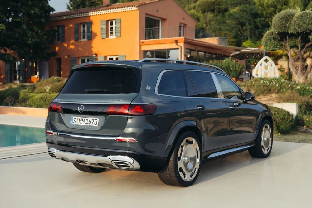 Mercedes-Maybach GLS 680 ด้านหลัง