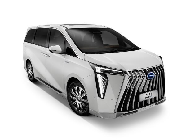 GAC M8 PHEV 2025 ภายนอก สีขาว