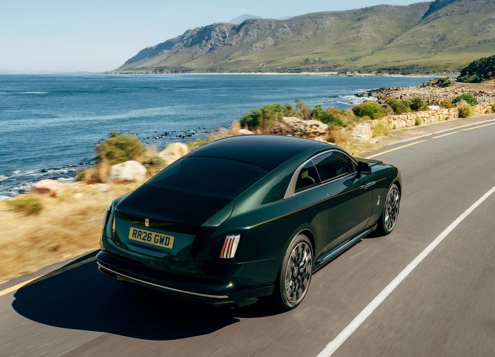 Rolls-Royce Spectre Series II มุมบนด้านท้าย