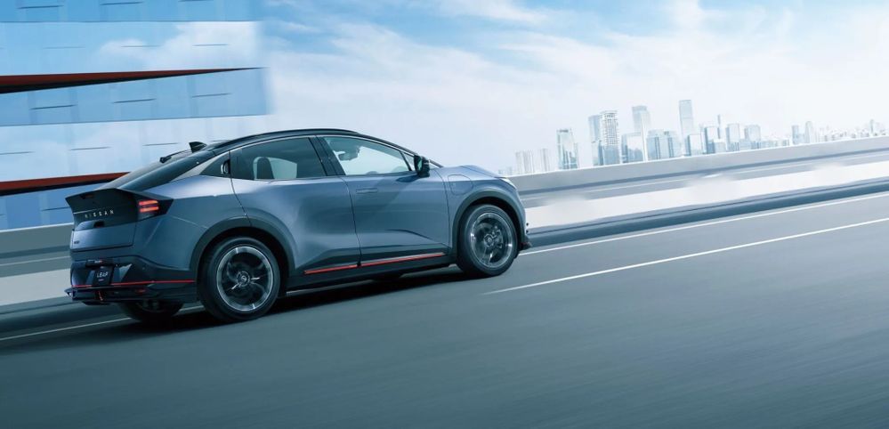 New Nissan Leaf Nismo ด้านข้าง