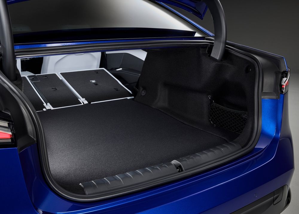 BMW i3 50 xDrive พื้นที่เก็บสัมภาระด้านท้าย