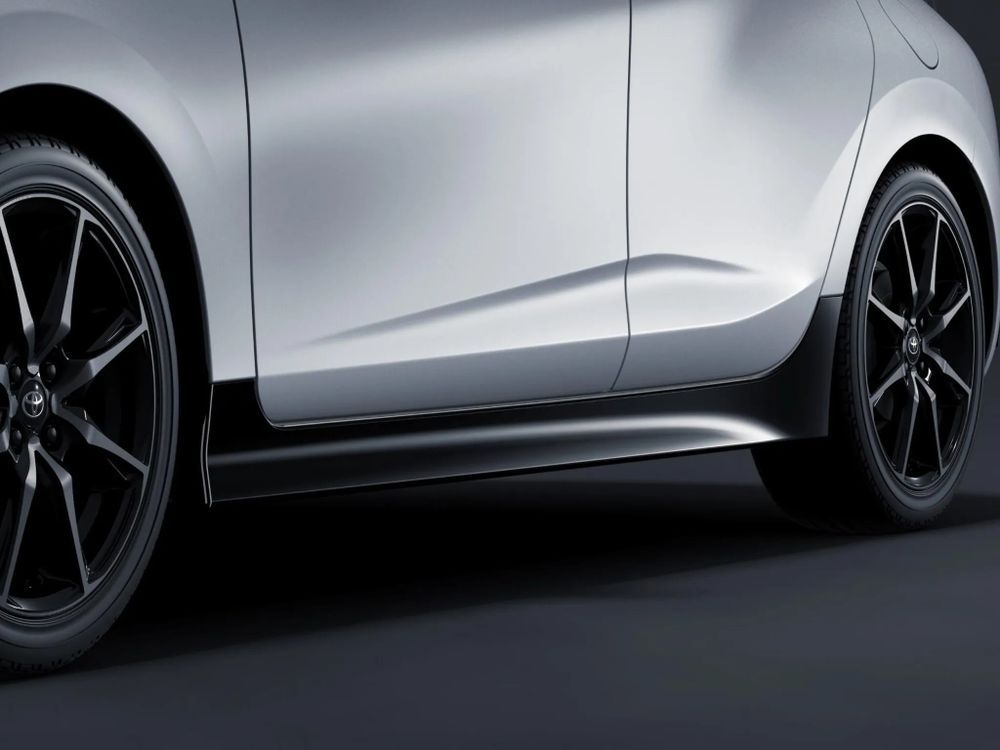 Toyota Aqua GR Sport สเกิร์ตด้านข้าง