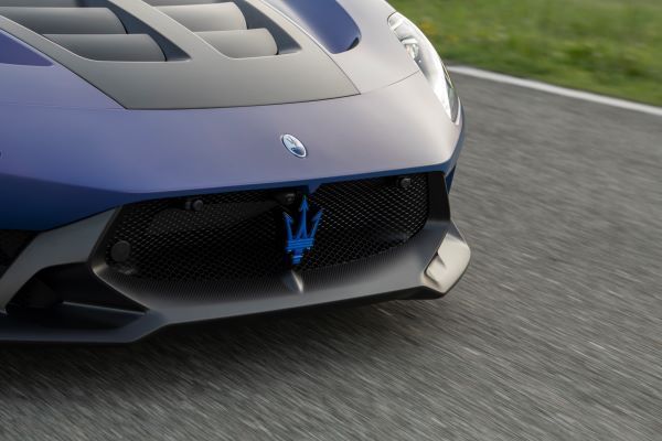 maserati gt2 stradale 2024-2025 กระจังหน้า