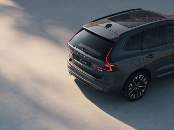 The refreshed Volvo XC60 2026 ด้านหลัง