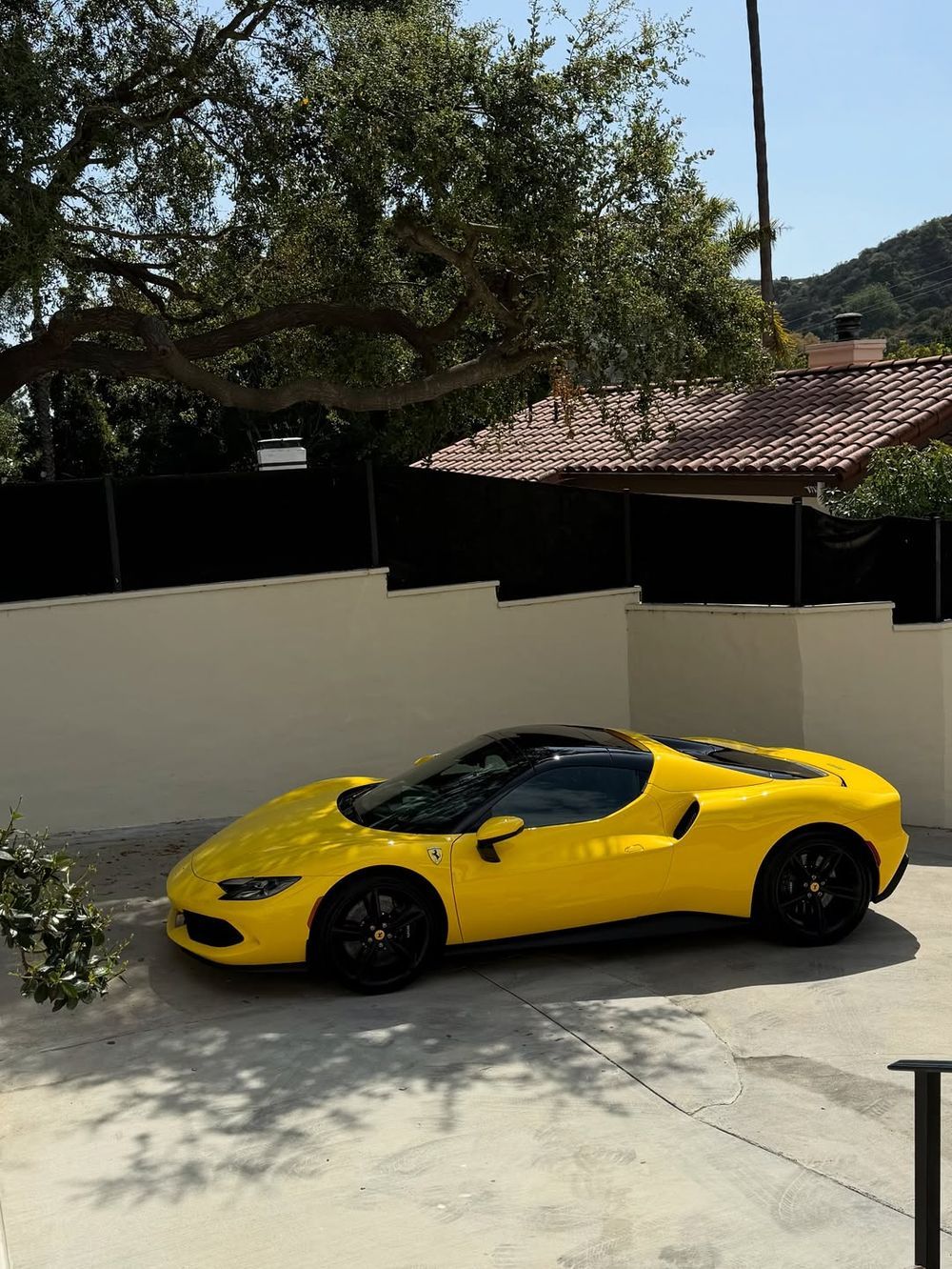 Ferrari 296 GTB ใน IG ของ LISA