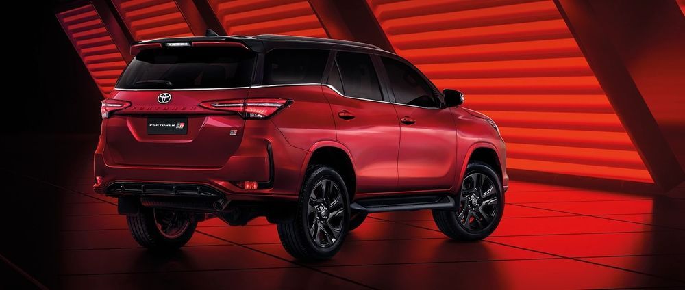 Toyota Fortuner GR Sport Black Top ดีไซน์