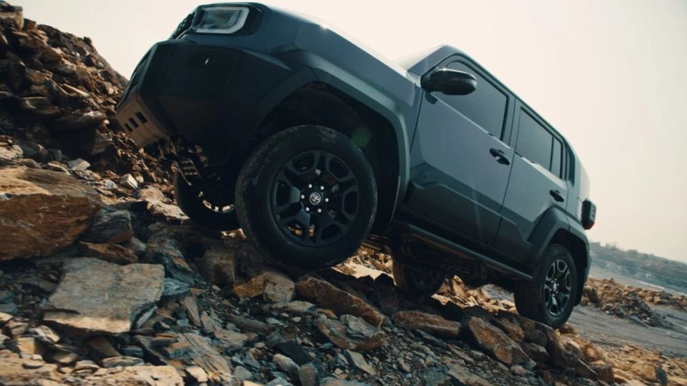 Toyota ส่ง Land Cruiser FJ แท็กทีม Fortuner ยืนหนึ่งตลาดรถ PPV!