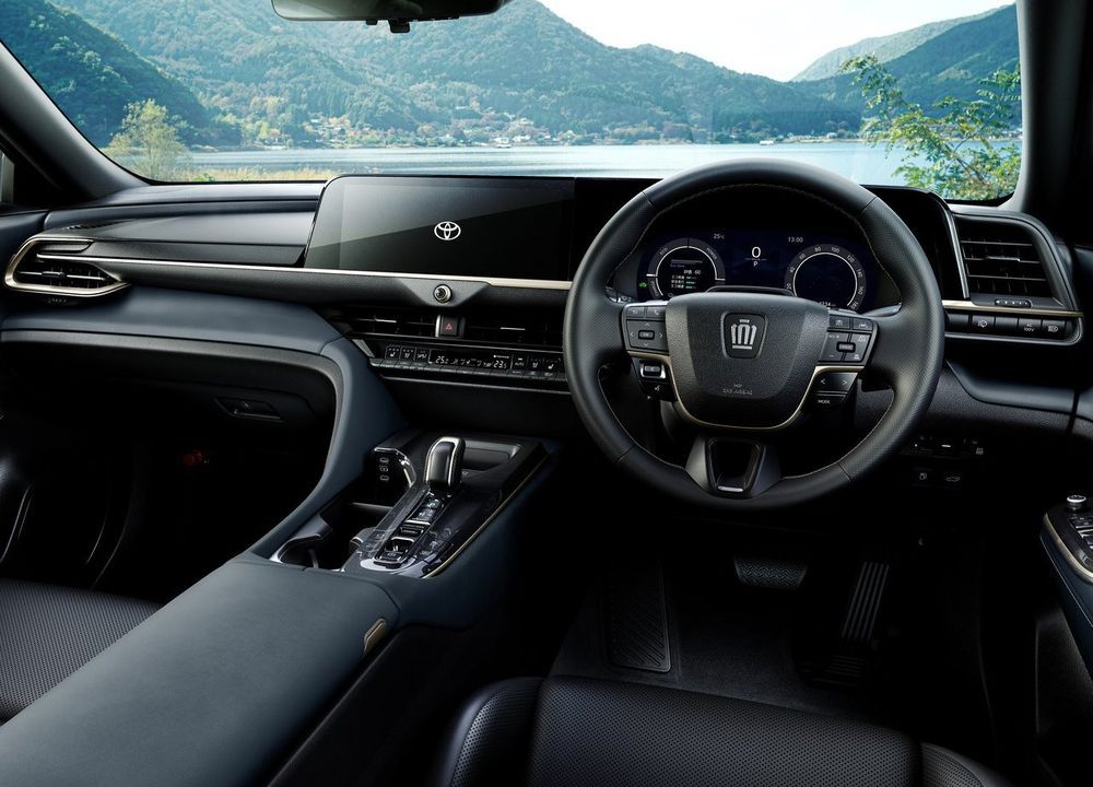 Toyota Crown Estate ภายใน