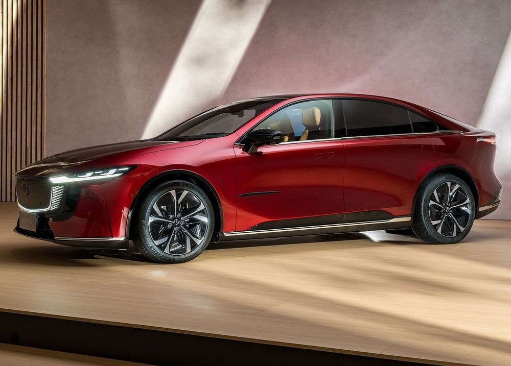 Mazda 6e ด้านข้าง