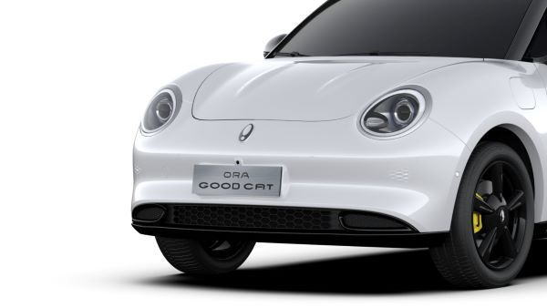 ORA Good Cat 2025 รุ่นย่อยสีขาวหลังคาสีดำ กระจังหน้า