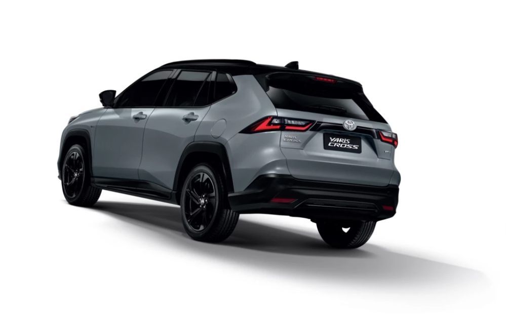YARIS CROSS NIGHTSHADE 2025-2026 ด้านท้าย