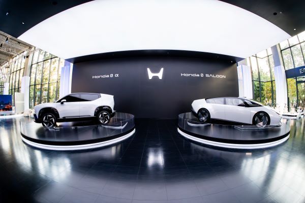 The MOVE by Honda 0 α Honda 0 SALOON