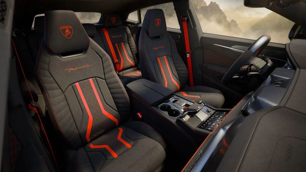 Lamborghini Urus Performante SE เบาะโดยสาร