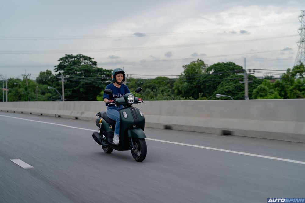 Yamaha Fazzio 2025 Lady Autospinn riding