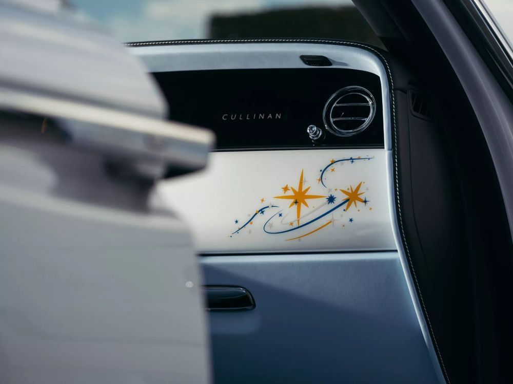 Rolls-Royce Cullinan Cosmos แผงคอนโซล