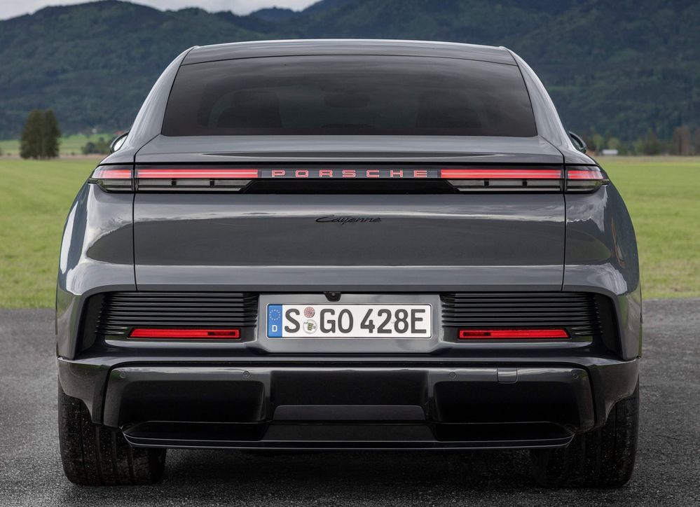 Porsche Cayenne Coupe Electric ท้ายตรง
