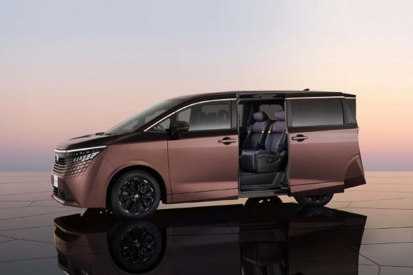 NISSAN Elgrand 2025-2026 ด้านข้าง