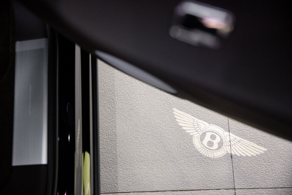 Bentley Bentayga Hybrid ไฟส่องสว่าง LED Welcome Lamps