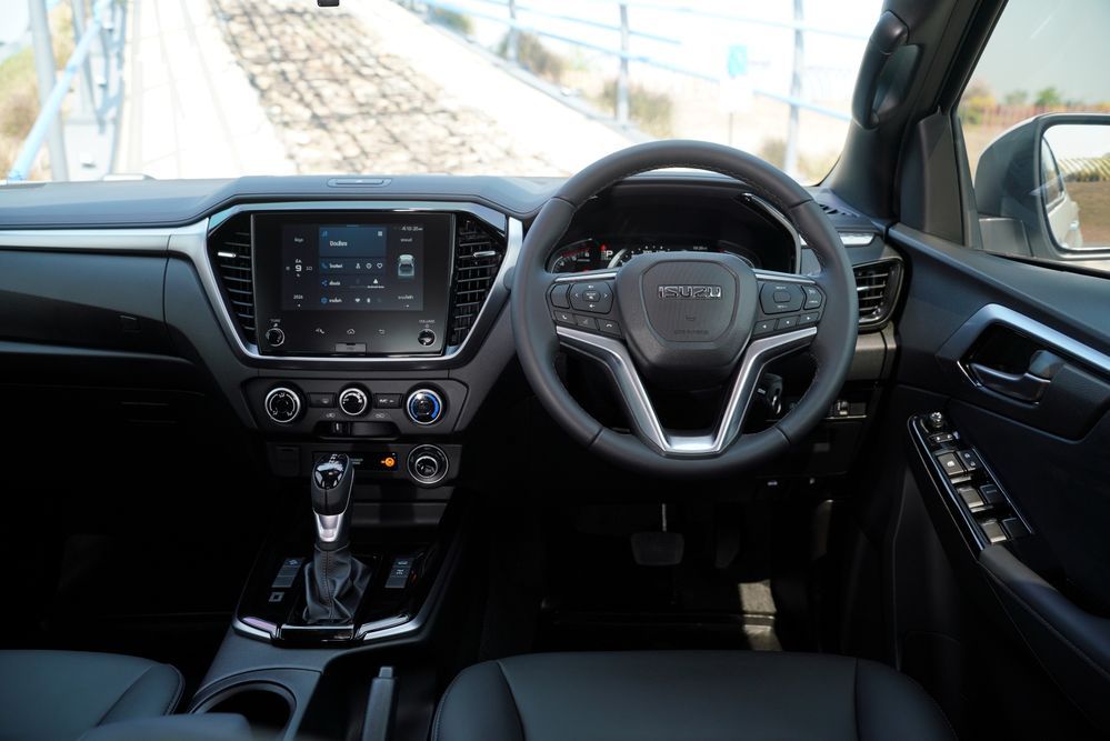 ISUZU V-CROSS 4X4 เครื่องยนต์ 2.2 Ddi MAXFORCE ภายใน