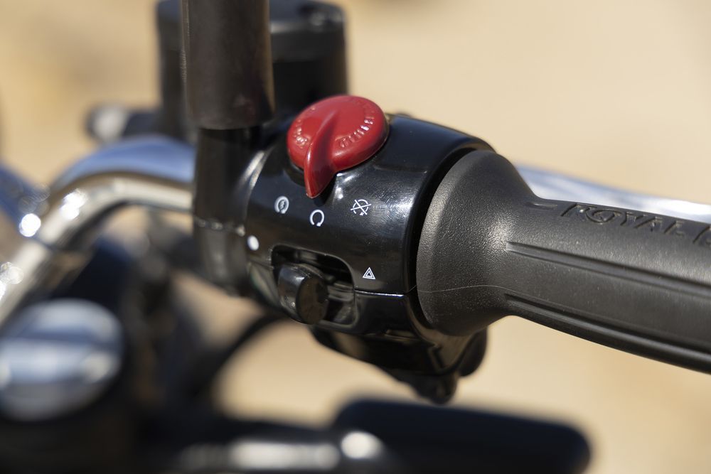 Royal Enfield Bear 650 Right switch
