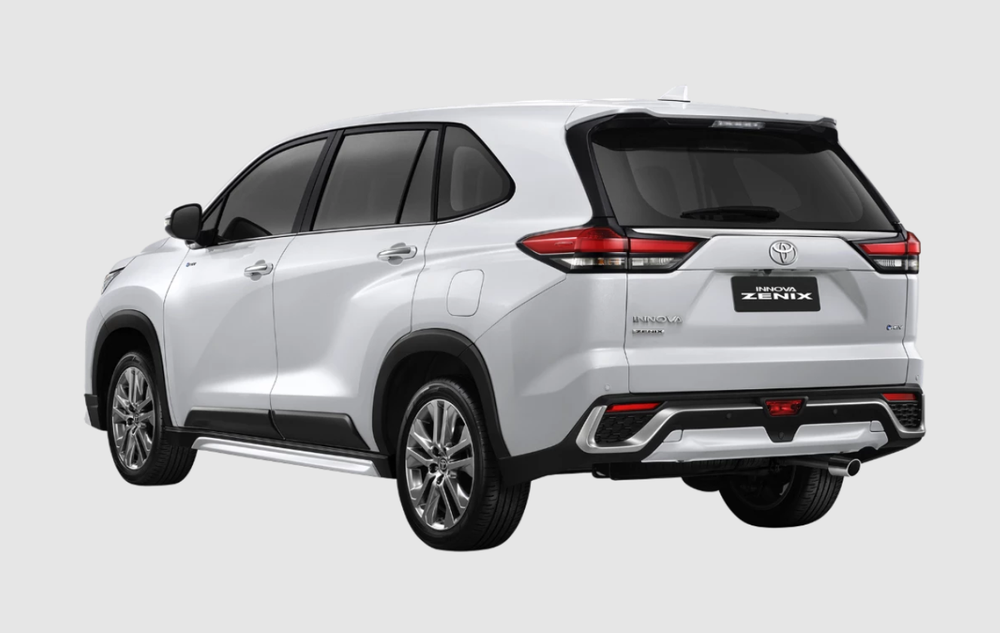 innova hev 2025 ด้านท้าย