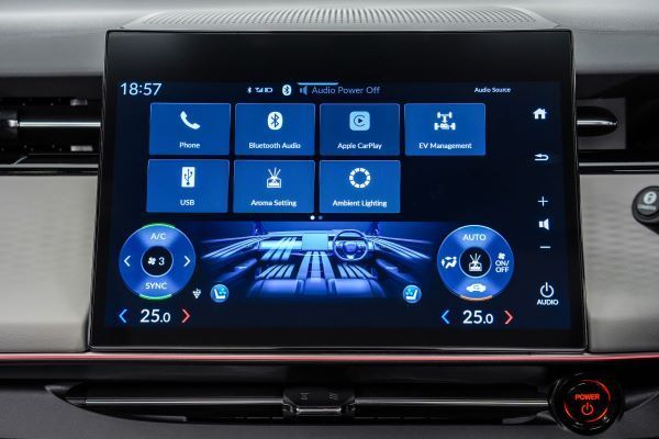 Honda eN2 รถยนต์ไฟฟ้า จอกลาง