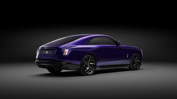 Rolls-Royce Black Badge Spectre 2025 ด้านหลัง